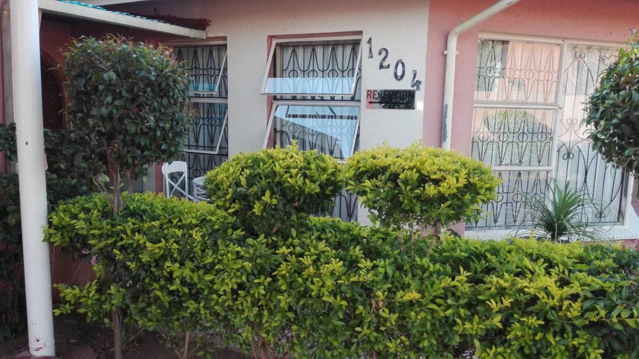 Joezebel Guesthouse Mogwase Exterior photo